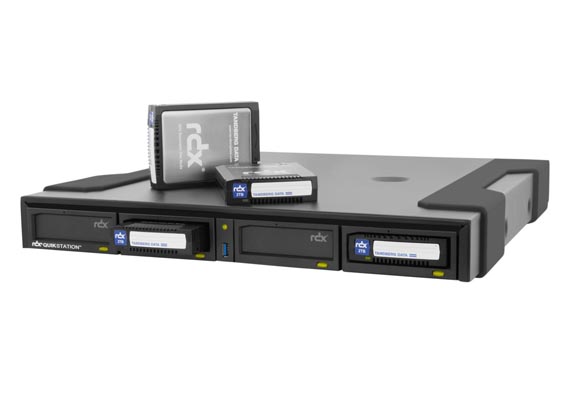 The Tandberg Data RDX QuadPAK provides an easy to use and highly affordable rackmount solution for RDX customers. The RDX QuadPAK allows up to 4 RDX external drives to be securely installed in a 19 inches rack to simplify backup and restore operations. This enables RDX to coexist with other IT equipment like servers, disk systems and network components in one rack. When utilizing RDX drives in a datacenter, there was always the question where to place them into the existing server rack. So external RDX drives often have been arranged on top of the servers, where they could get out of place. Also cabling could not be properly installed. The QuadPAK 1.5U rack mount kit is the solution for integrating up to four external RDX USB 3.0 drives in a professional manner in your 19“ rack cabinet.